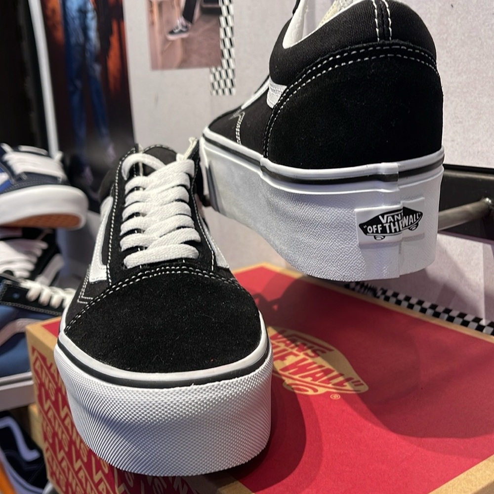 Vans Men’s Old Skool Stackform Suede/Canvas Black/True Wht
VN0A7Q5M6BT Platforms - Picture 10 of 16